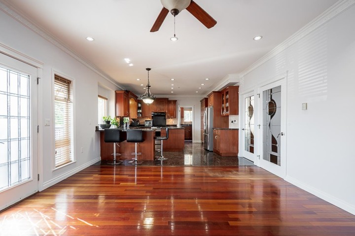 Photo 10 at 1306 E 60 Avenue, South Vancouver, Vancouver East