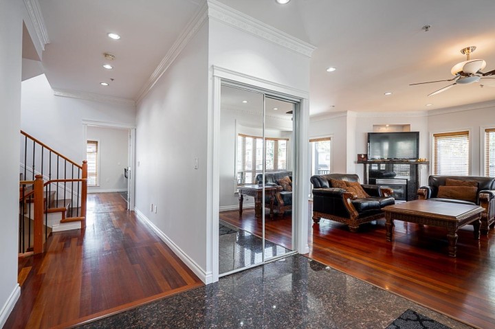 Photo 4 at 1306 E 60 Avenue, South Vancouver, Vancouver East