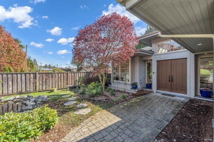 Photo 16 at 2566 Marine Drive, Dundarave, West Vancouver