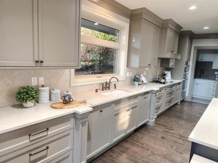 Photo 7 at 2566 Marine Drive, Dundarave, West Vancouver