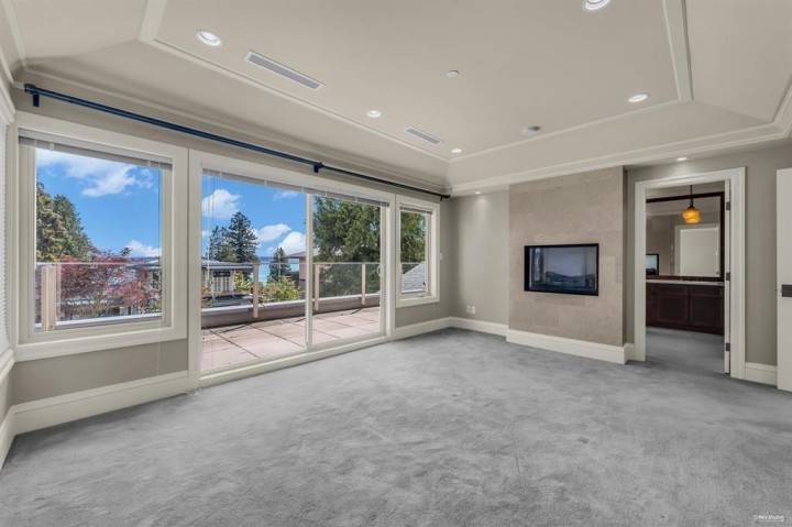 Photo 10 at 2566 Marine Drive, Dundarave, West Vancouver