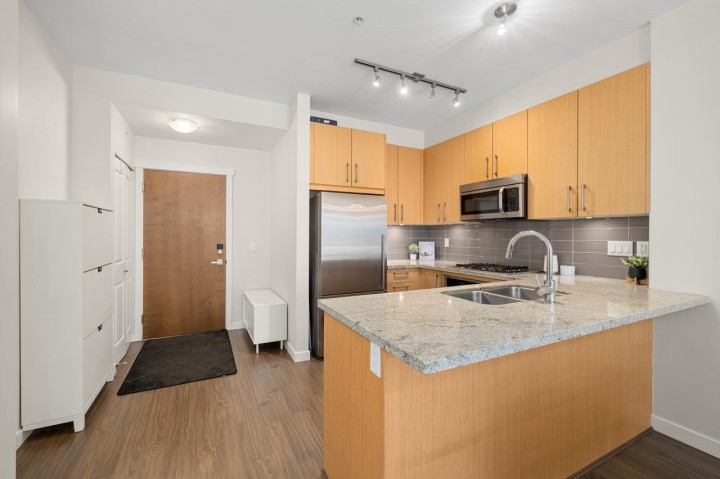 Photo 10 at 304 - 139 W 22nd Street, Central Lonsdale, North Vancouver