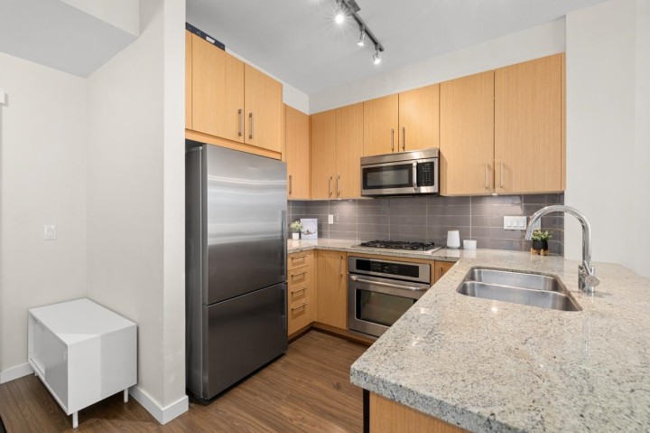 Photo 11 at 304 - 139 W 22nd Street, Central Lonsdale, North Vancouver