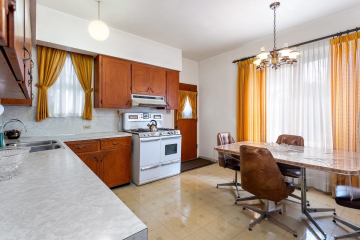 Photo 7 at 2206 Musqueamview Street, Kitsilano, Vancouver West