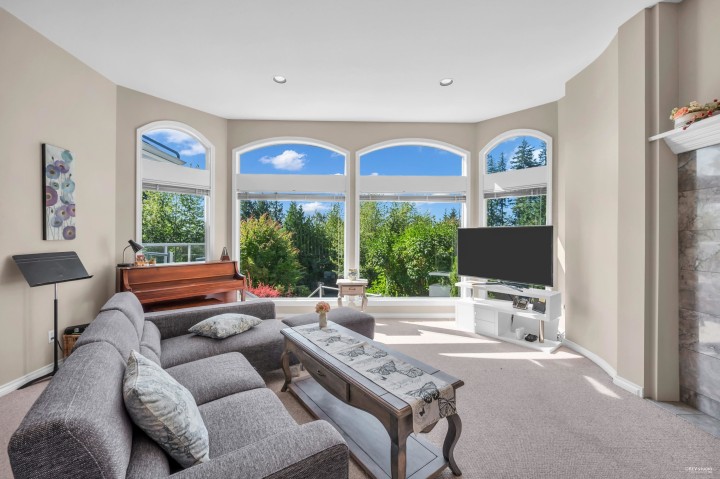 Photo 6 at 3945 Braemar Place, Braemar, North Vancouver