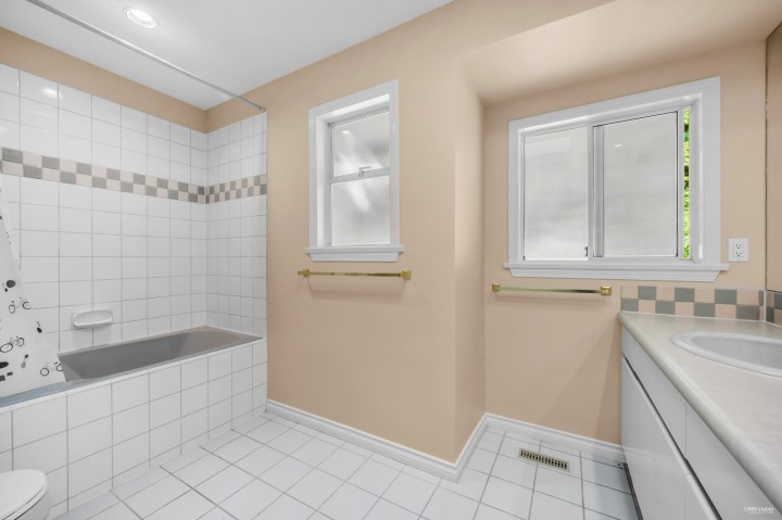 Photo 26 at 3945 Braemar Place, Braemar, North Vancouver