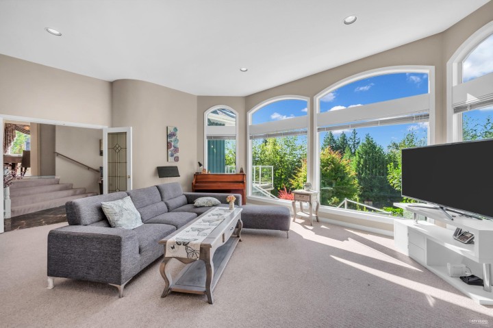 Photo 7 at 3945 Braemar Place, Braemar, North Vancouver