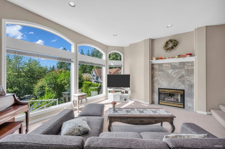 Photo 5 at 3945 Braemar Place, Braemar, North Vancouver