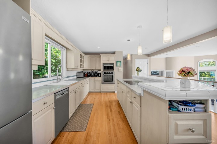 Photo 11 at 3945 Braemar Place, Braemar, North Vancouver