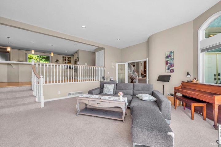 Photo 8 at 3945 Braemar Place, Braemar, North Vancouver