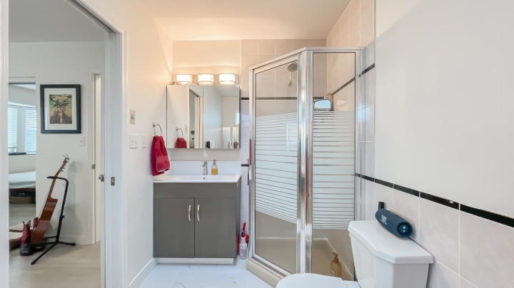 Photo 17 at 736 E 55th Avenue, South Vancouver, Vancouver East