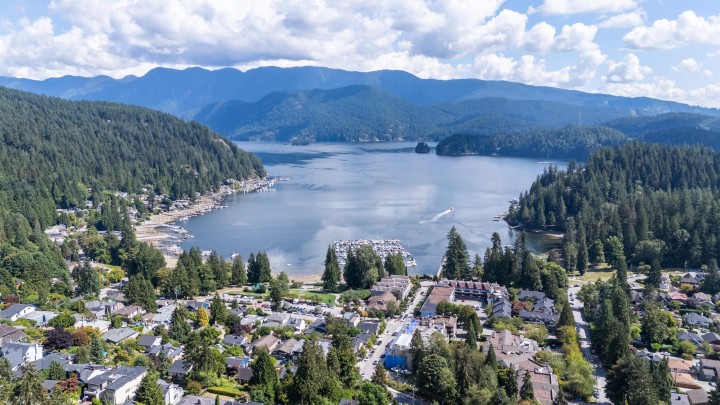 Photo 22 at 203 - 4323 Gallant Avenue, Deep Cove, North Vancouver