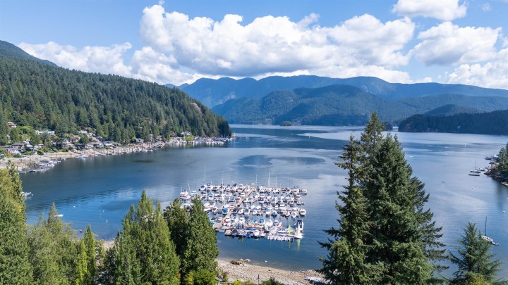 Photo 1 at 203 - 4323 Gallant Avenue, Deep Cove, North Vancouver