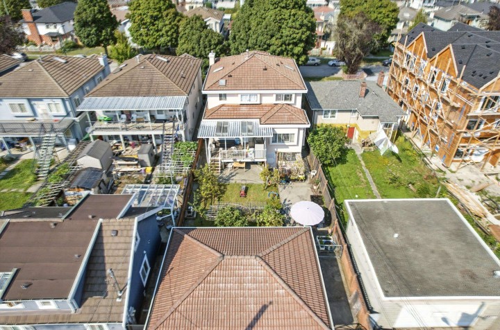 Photo 5 at 2228 E 40th Avenue, Victoria VE, Vancouver East