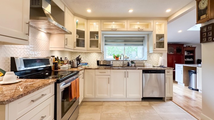 Photo 13 at 880 W 19th Street, Mosquito Creek, North Vancouver