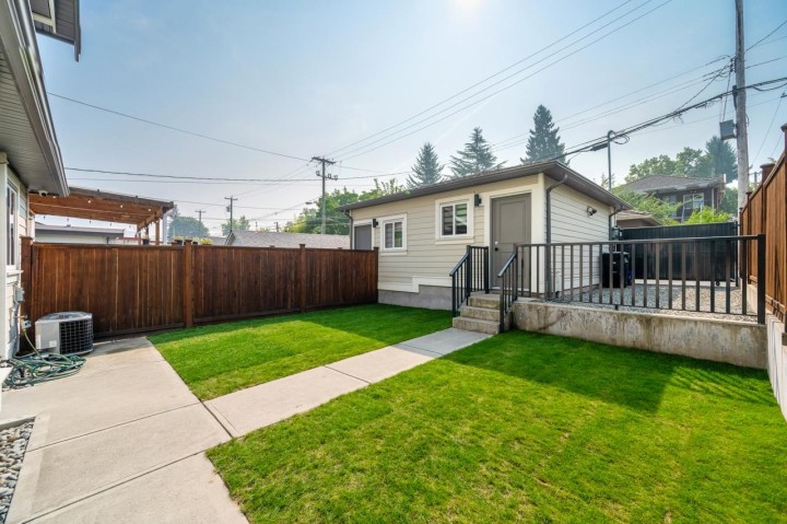 Photo 3 at 5222 Argyle Street, Victoria VE, Vancouver East