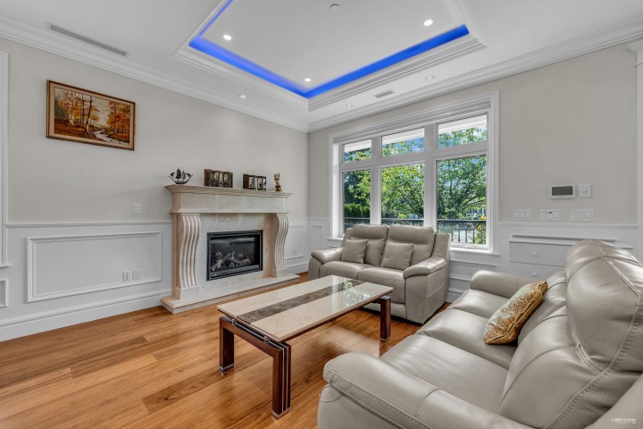 Photo 4 at 1019 W 47th Avenue, South Granville, Vancouver West