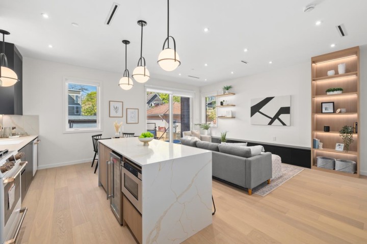 Photo 10 at 679 W 18th Avenue, Cambie, Vancouver West