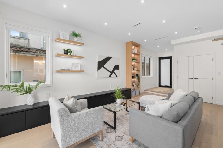 Photo 4 at 679 W 18th Avenue, Cambie, Vancouver West