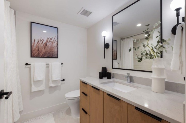 Photo 12 at 807 W 38th Avenue, Cambie, Vancouver West