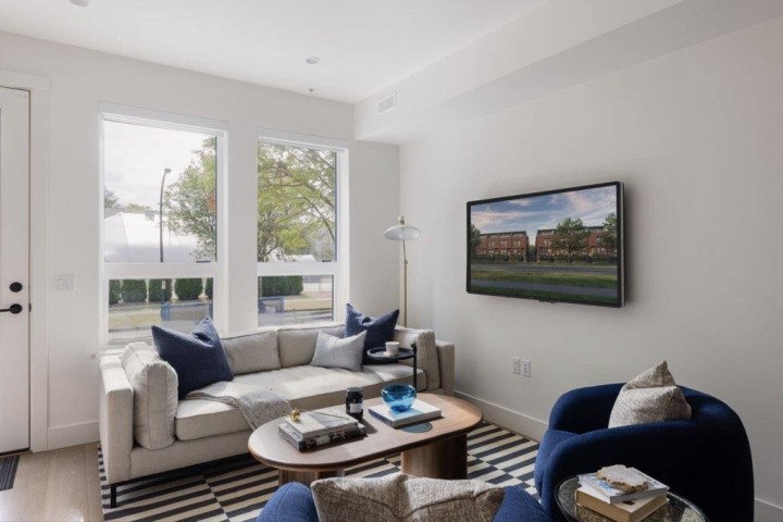 Photo 14 at 807 W 38th Avenue, Cambie, Vancouver West