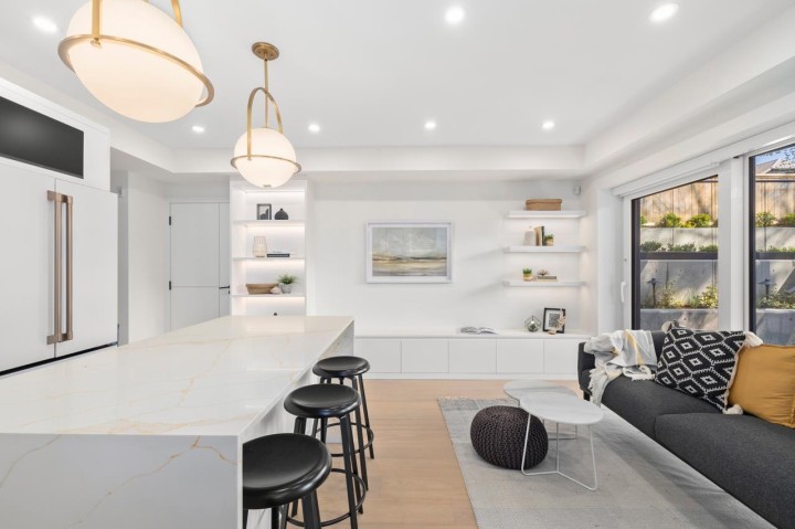 Photo 3 at 681 W 18th Avenue, Cambie, Vancouver West