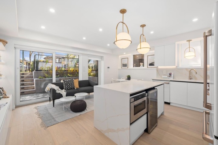 Photo 10 at 681 W 18th Avenue, Cambie, Vancouver West