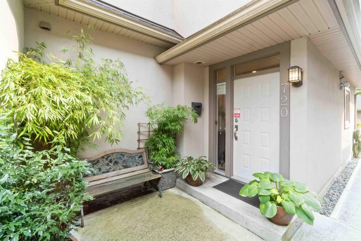 Photo 3 at 720 W 68th Avenue, Marpole, Vancouver West