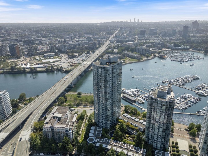 Photo 3 at 1901 - 1033 Marinaside Crescent, Yaletown, Vancouver West