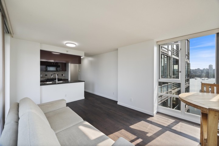 Photo 10 at 1901 - 1033 Marinaside Crescent, Yaletown, Vancouver West