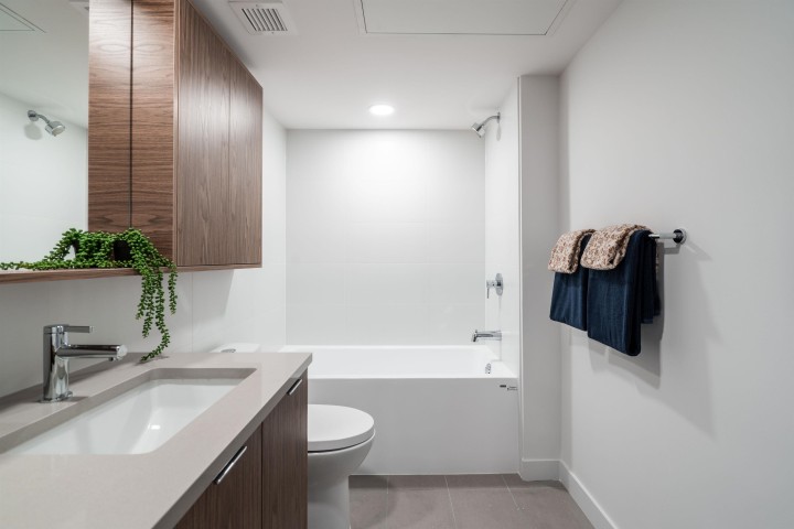 Photo 23 at 307 - 2419 Grant Street, Renfrew VE, Vancouver East