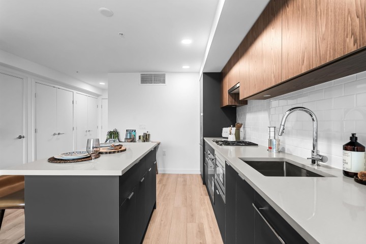 Photo 5 at 307 - 2419 Grant Street, Renfrew VE, Vancouver East