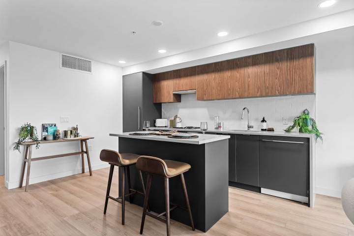 Photo 9 at 307 - 2419 Grant Street, Renfrew VE, Vancouver East