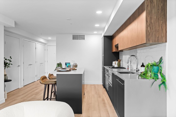 Photo 11 at 307 - 2419 Grant Street, Renfrew VE, Vancouver East