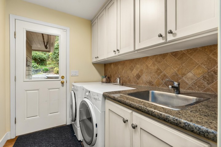 Photo 16 at 457 Hillcrest Street, Westmount WV, West Vancouver