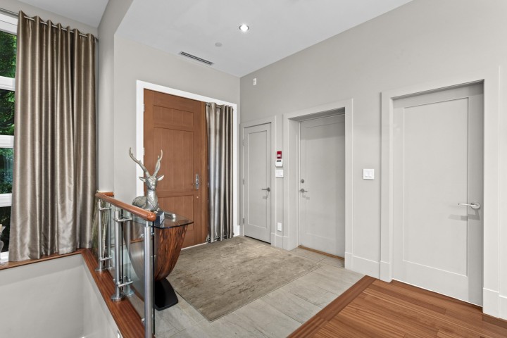 Photo 2 at 2780 Highgrove Place, Whitby Estates, West Vancouver