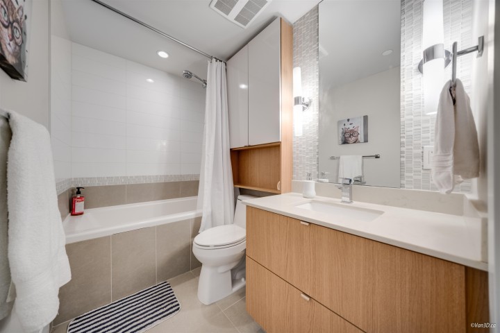 Photo 11 at 725 - 159 W 2nd Avenue, False Creek, Vancouver West