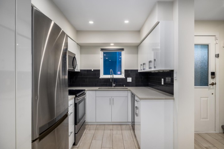 Photo 2 at 2391 Oak Street, Fairview VW, Vancouver West