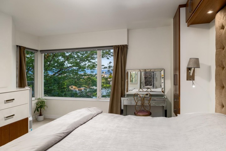 Photo 13 at 2391 Oak Street, Fairview VW, Vancouver West