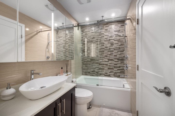 Photo 16 at 2391 Oak Street, Fairview VW, Vancouver West