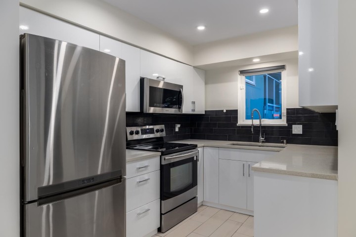 Photo 3 at 2391 Oak Street, Fairview VW, Vancouver West