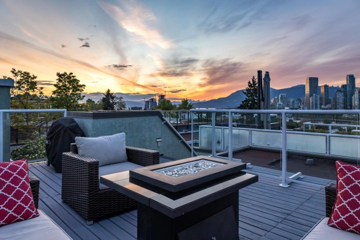 Photo 1 at 2391 Oak Street, Fairview VW, Vancouver West