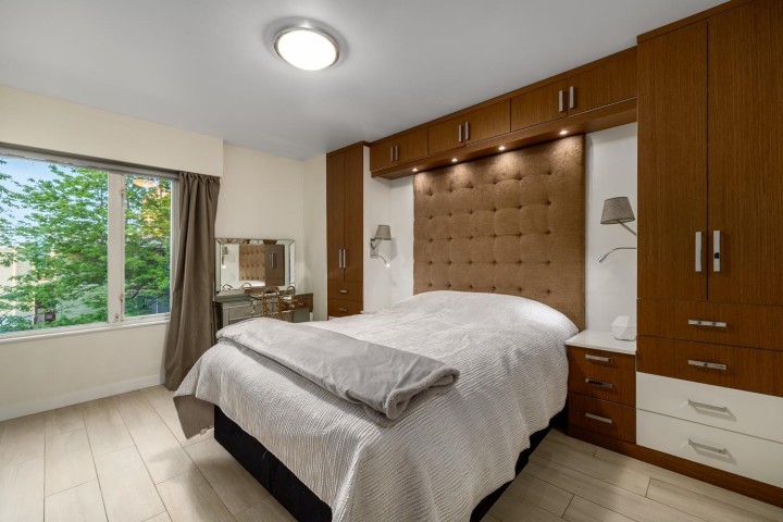 Photo 11 at 2391 Oak Street, Fairview VW, Vancouver West