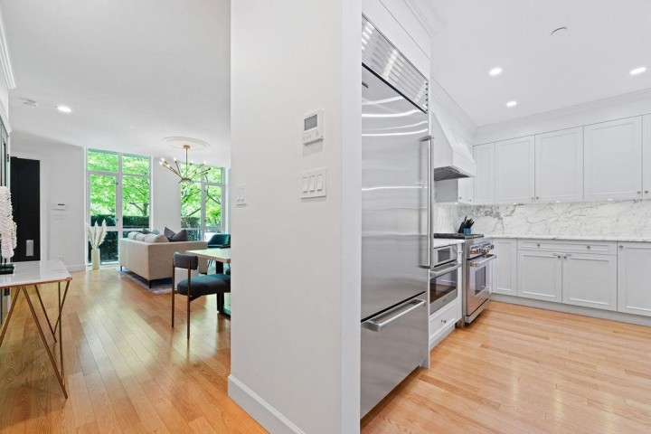 Photo 5 at 471 Beach Crescent, Yaletown, Vancouver West