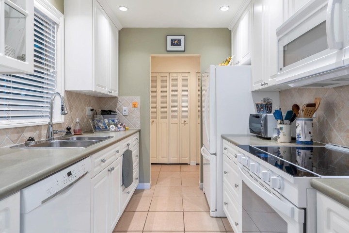 Photo 12 at 208 - 235 Keith Road, Cedardale, West Vancouver