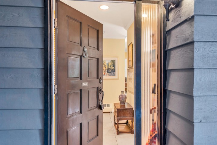 Photo 3 at 208 - 235 Keith Road, Cedardale, West Vancouver