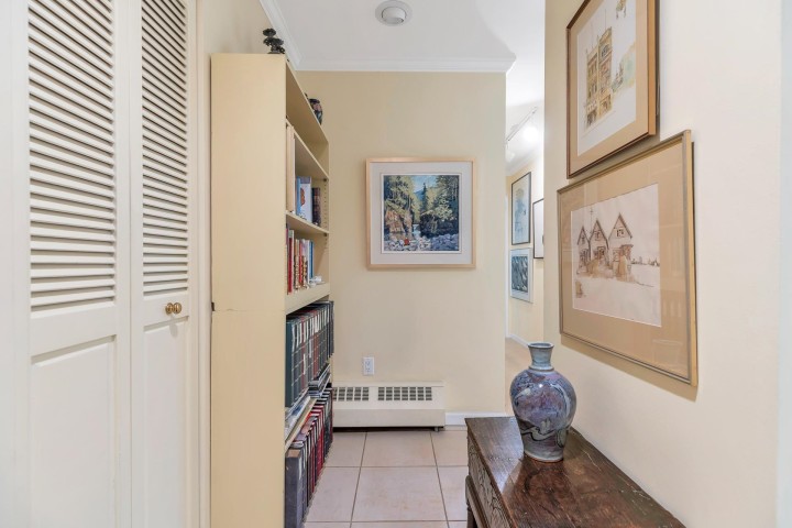 Photo 4 at 208 - 235 Keith Road, Cedardale, West Vancouver