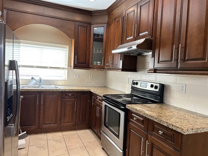 Photo 4 at 8463 Oak Street, Marpole, Vancouver West