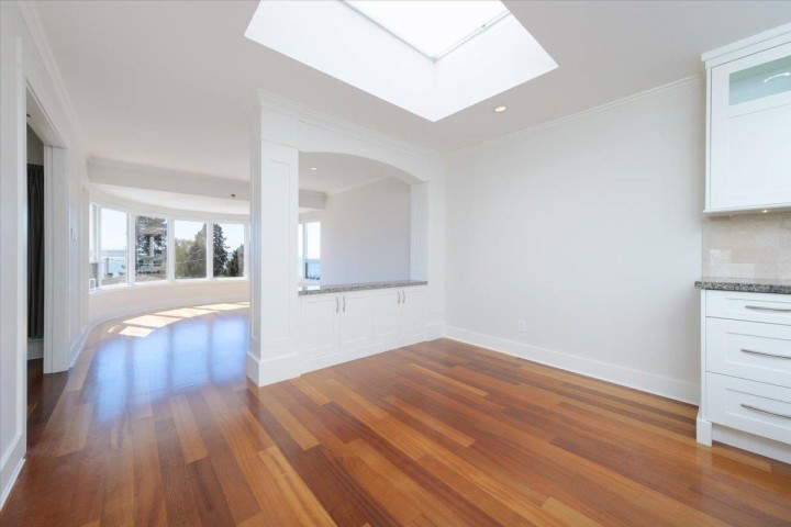 Photo 6 at 302 - 2455 Bellevue Avenue, Dundarave, West Vancouver