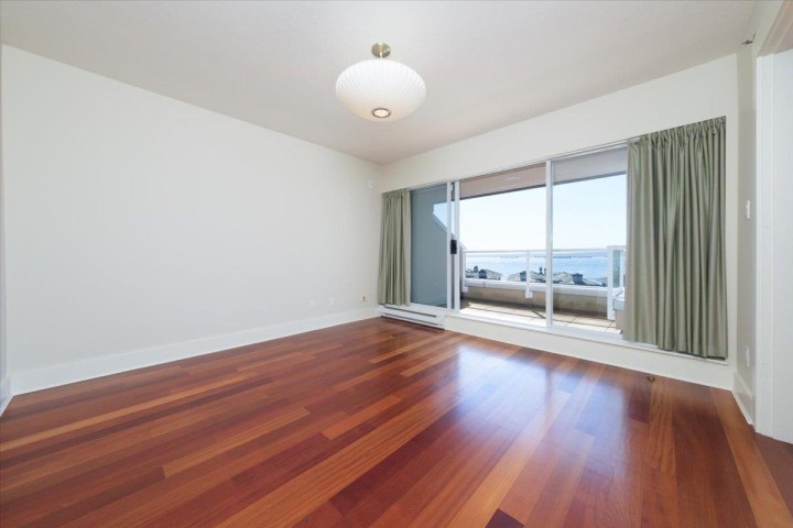 Photo 12 at 302 - 2455 Bellevue Avenue, Dundarave, West Vancouver